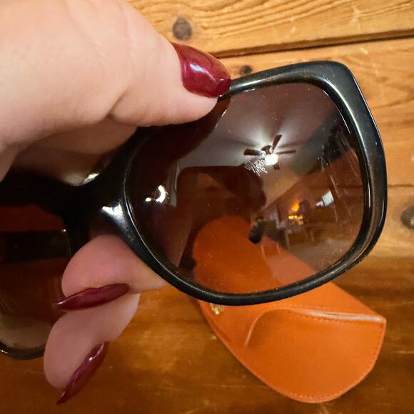 Tory Burch Eleanor Cat-Eye Sunglasses With Case - Picture 5 of 5